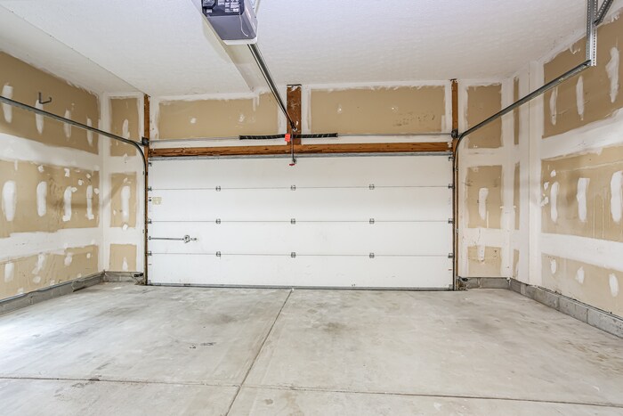 Building Photo - 7337 Old Creek Ln