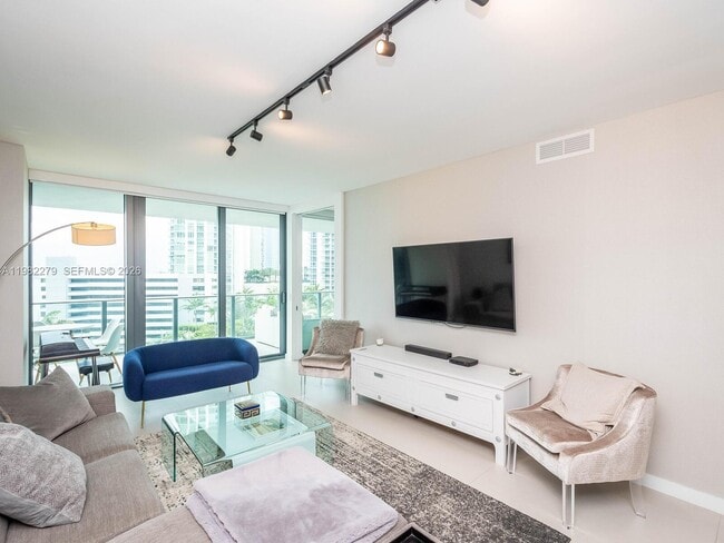 Building Photo - 650 NE 32nd St