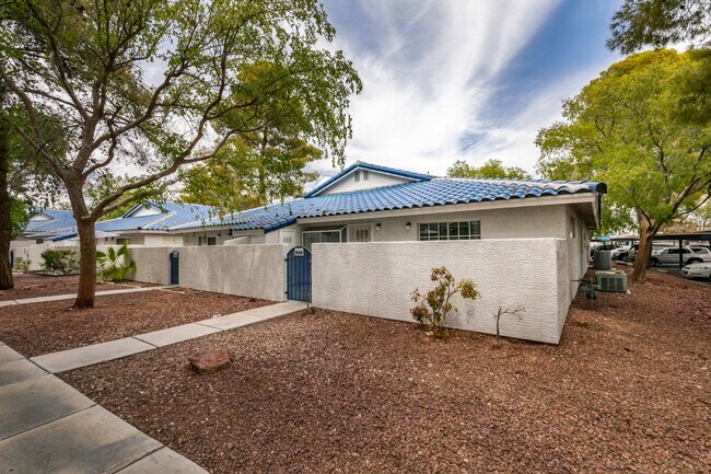 Building Photo - 2117 Willowbury Dr