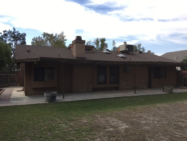 Building Photo - House