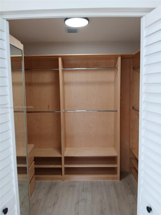 Building Photo - 1065 River Birch St