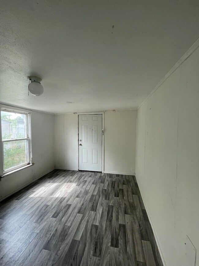 Building Photo - 2-Bedroom Home-$199 move-in covers rent