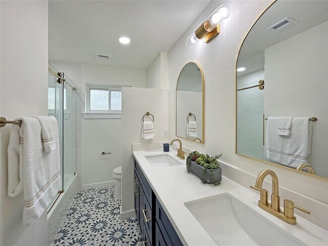 Building Photo - 9603 Philmont Dr