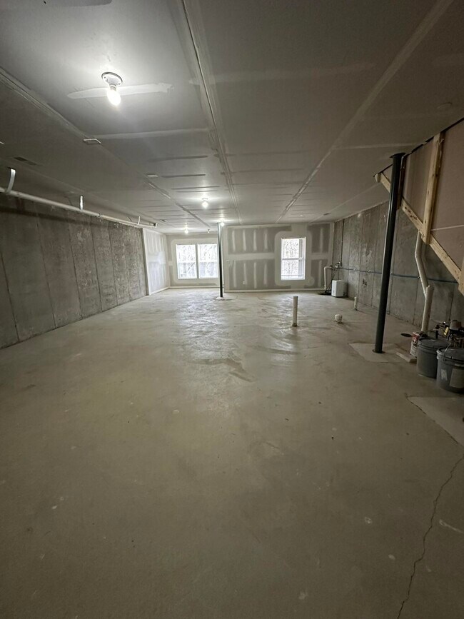 Building Photo - 670 Peppermint Dr