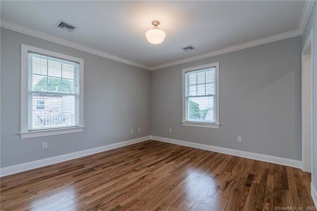 Building Photo - 192 Montauk Ave