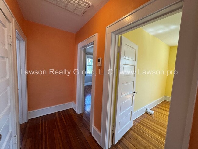 Building Photo - Large Raleigh Court Home on a Corner Lot