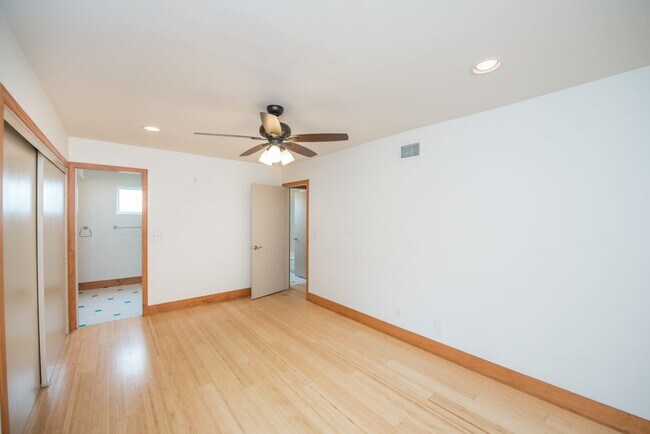 Building Photo - 3 Bedroom Single Family Home in the Brea-O...