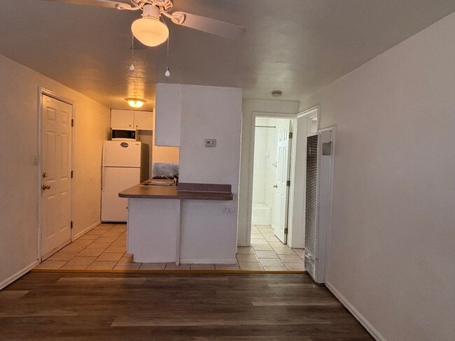 Building Photo - 917 2nd St