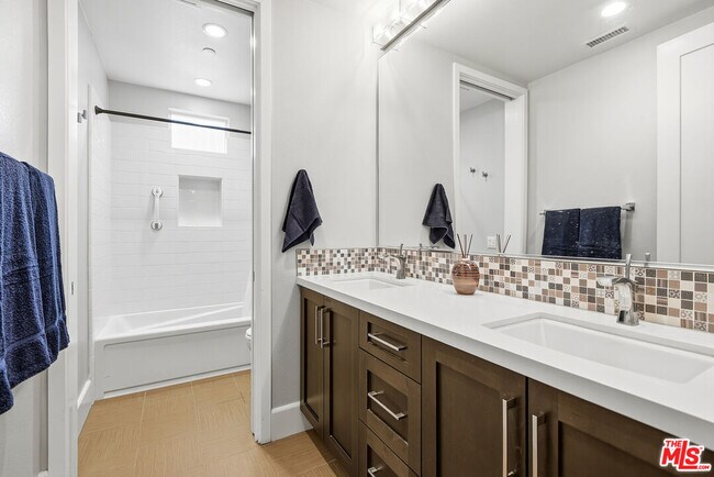 Building Photo - 12775 Bluff Creek Dr