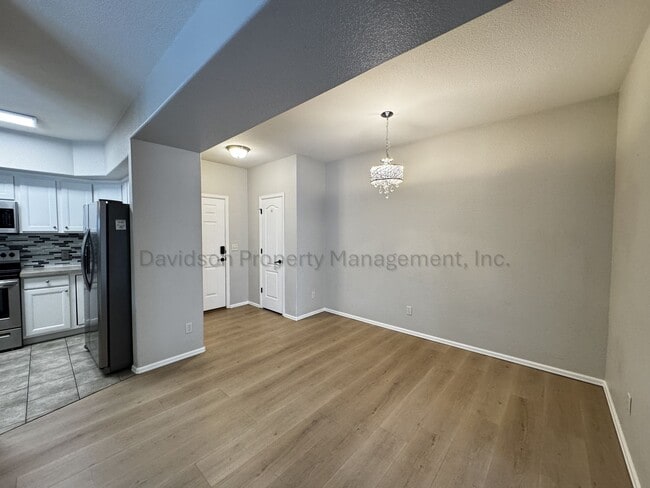 Building Photo - Beautiful 2 Bedroom Condo on the West Side of Colorado Springs