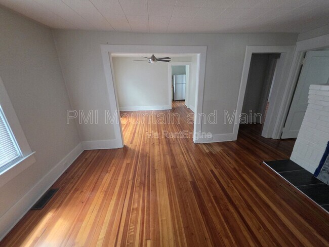Building Photo - 161 Logan Ave