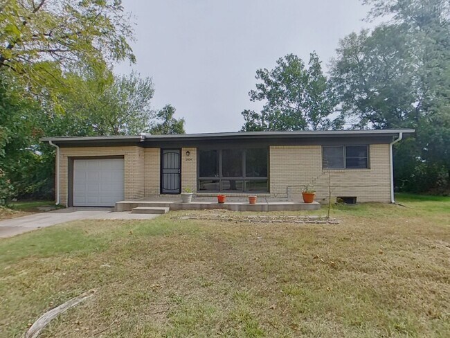 Primary Photo - 2924 N Vassar Ave