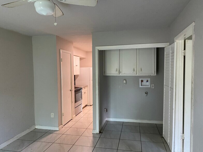 Building Photo - 8019 Beech Cove Ln