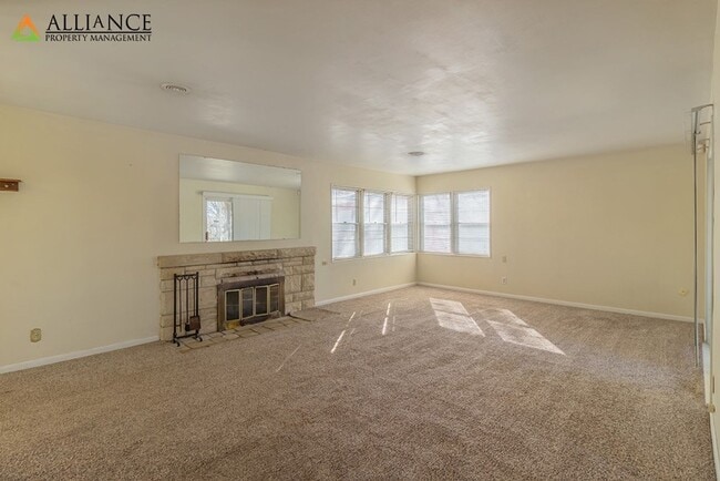 Building Photo - Cute Home Near Anneberg Park!