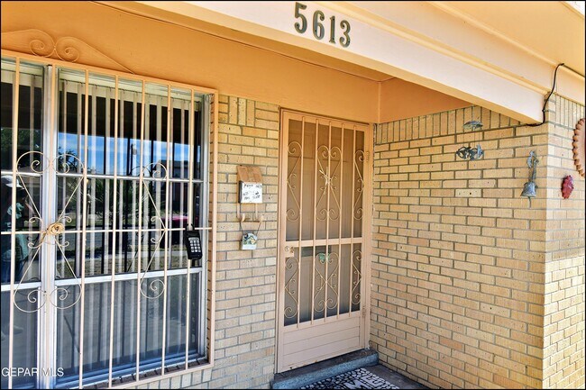 Building Photo - 5613 Creston Ave