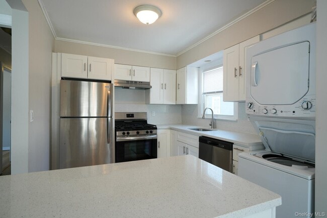 Building Photo - 59 Troy Ave