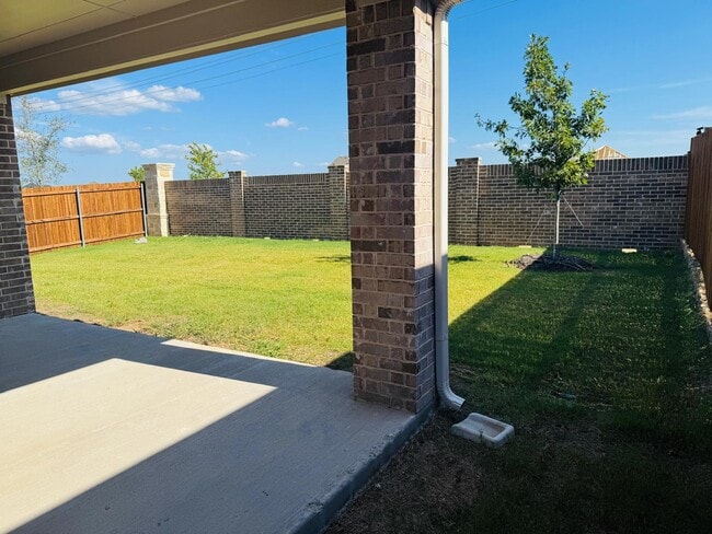 Building Photo - 801 Easthill Dr