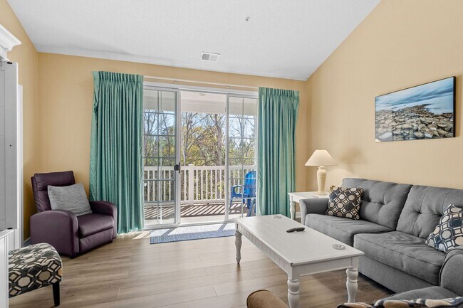 Building Photo - 6015 Catalina Dr