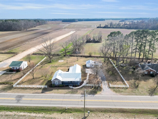 Building Photo - 801 NC-33