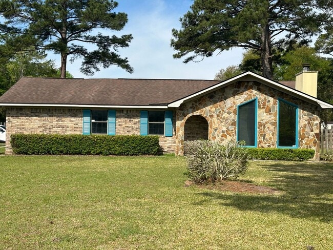 Primary Photo - ***200 OFF 1ST FULL MONTH RENT***