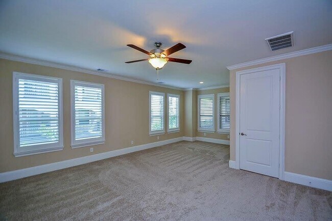 Building Photo - 15907 Court St