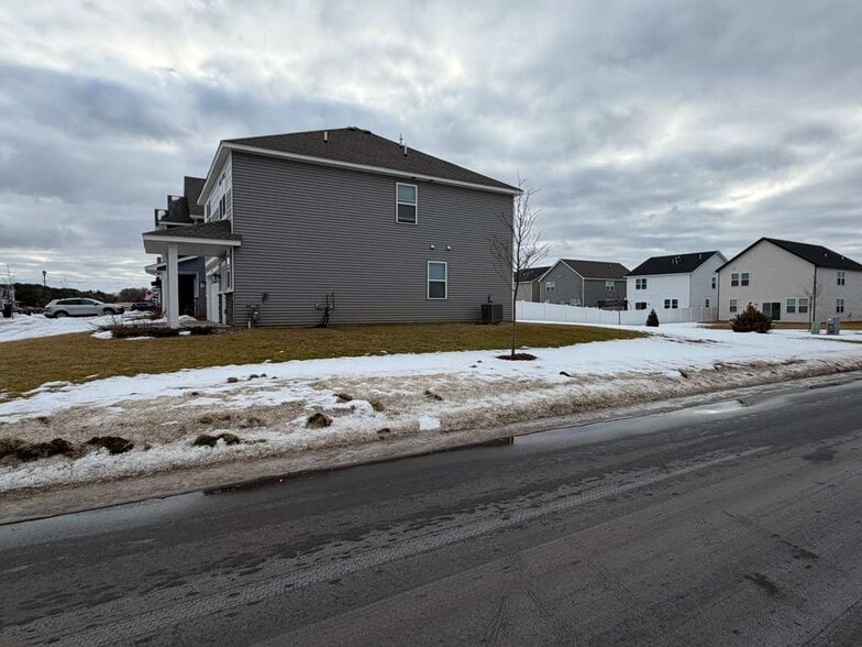 Building Photo - 10604 Heron Ave S