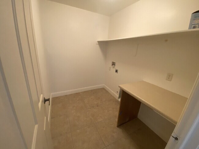 Building Photo - Charming 3-bedroom, 2-bathroom residence in Sagewood at Seven Hills