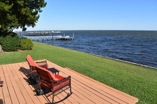 Building Photo - Waterfront Paradise - Fully Furnished Townhome - All Utilities Included