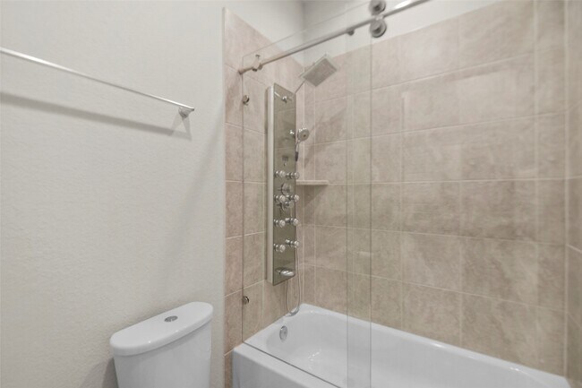Building Photo - 9911 Brickhouse Dr