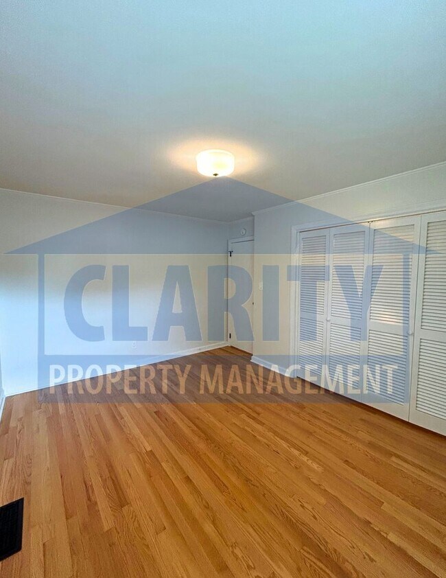 Building Photo - Charming 3-Bedroom Home in Central Cleveland