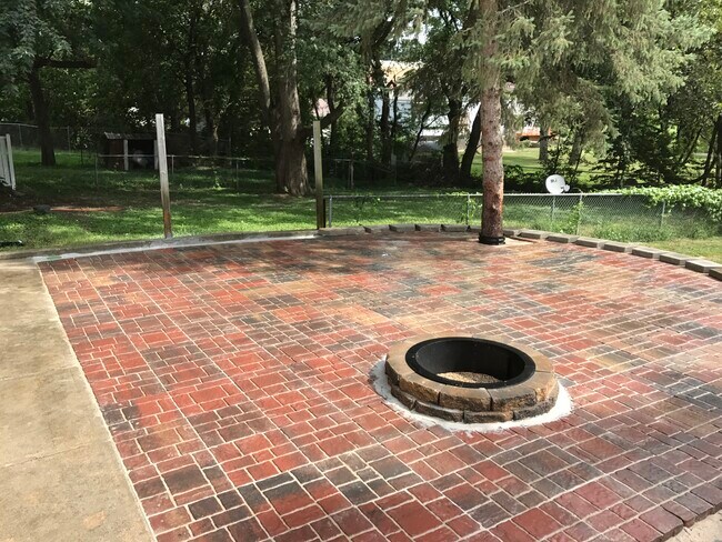 Building Photo - 8313 S 38th St