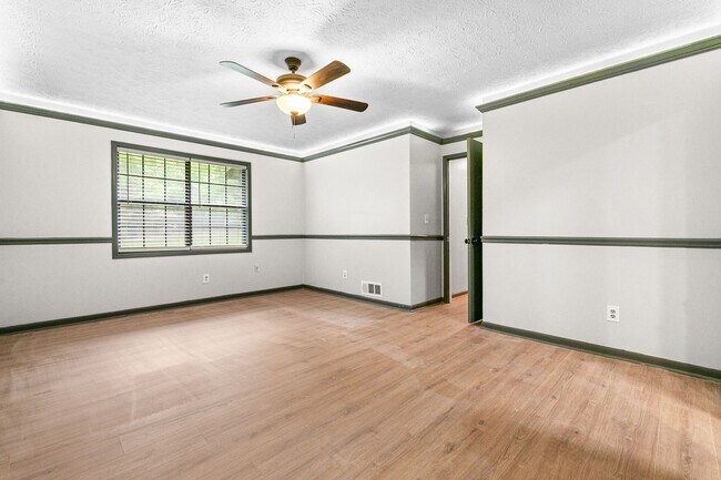Building Photo - Fully Renovated Three Bedroom in the heart of Stockbridge!