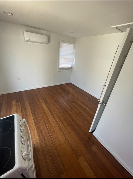 Building Photo - 4520 Burlington Ave N