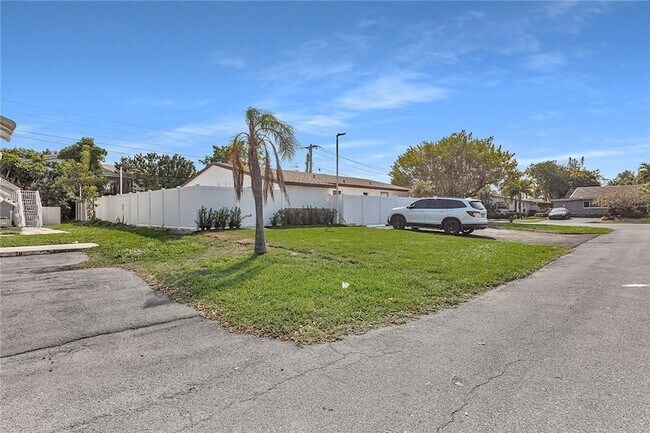 Building Photo - 5122 NE 19th Ave