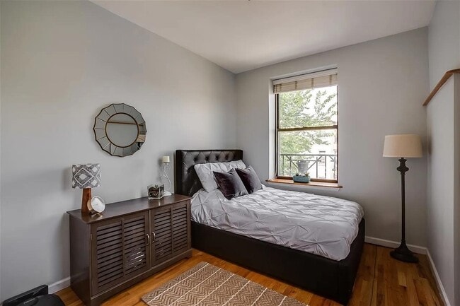 Building Photo - 214 Park Ave