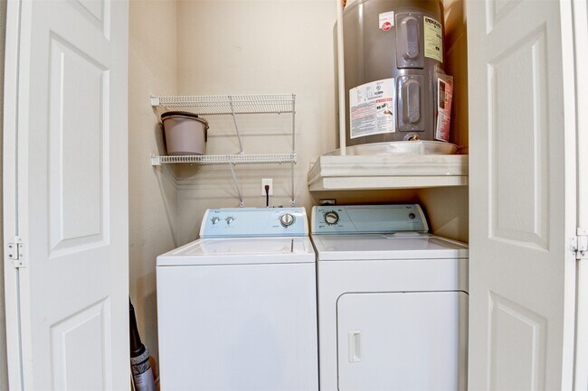 Building Photo - 2400 McCue Rd