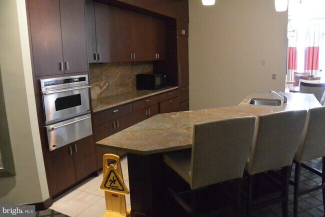 Building Photo - 11770 Sunrise Valley Dr
