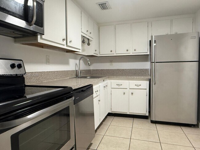 Building Photo - 1805 Sans Souci Blvd