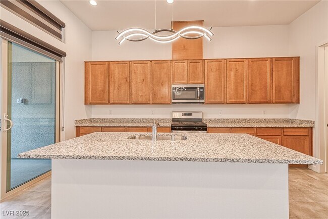 Building Photo - 643 Grey Saker St