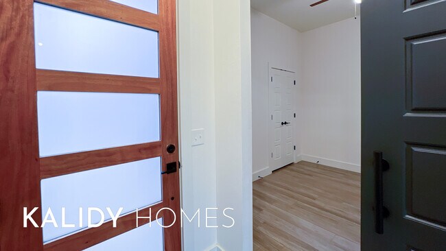 Building Photo - 621 E Barajas Terrace