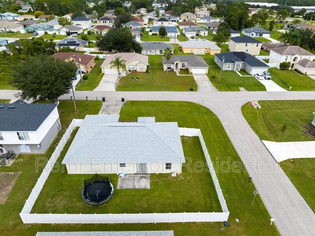 Building Photo - 12 Sawfish Ln