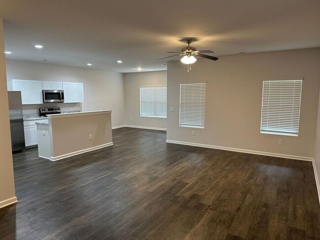 Building Photo - New Year's Promotion! NEW Three Bedroom | ...