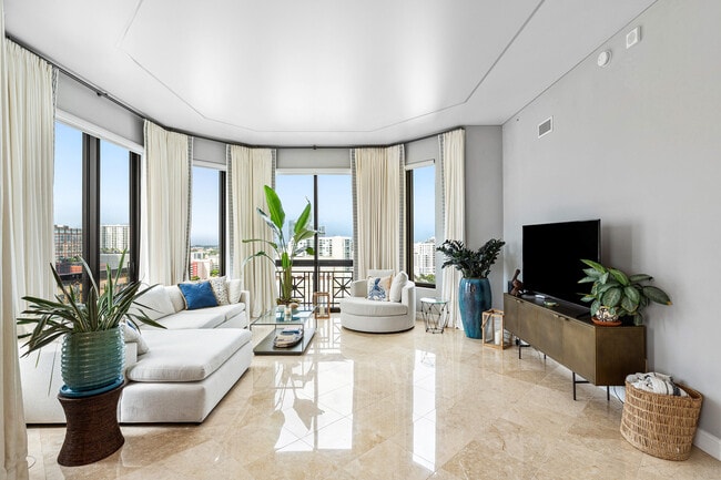 Building Photo - 701 S Olive Ave