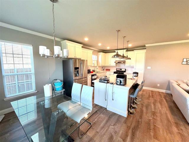 Building Photo - 402 Coyote Creek Dr