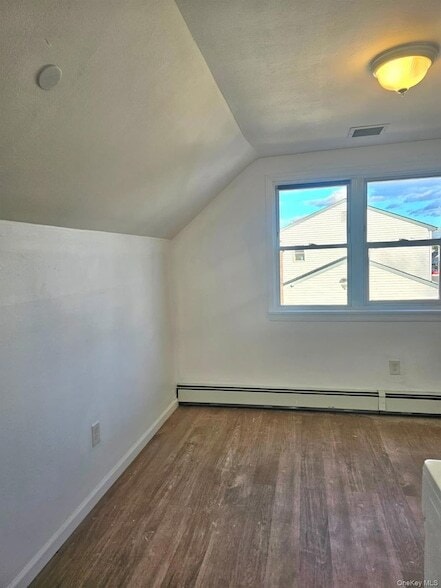 Building Photo - 7 Montgomery St