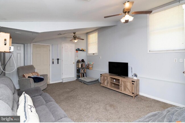 Building Photo - 44 Lexington Dr