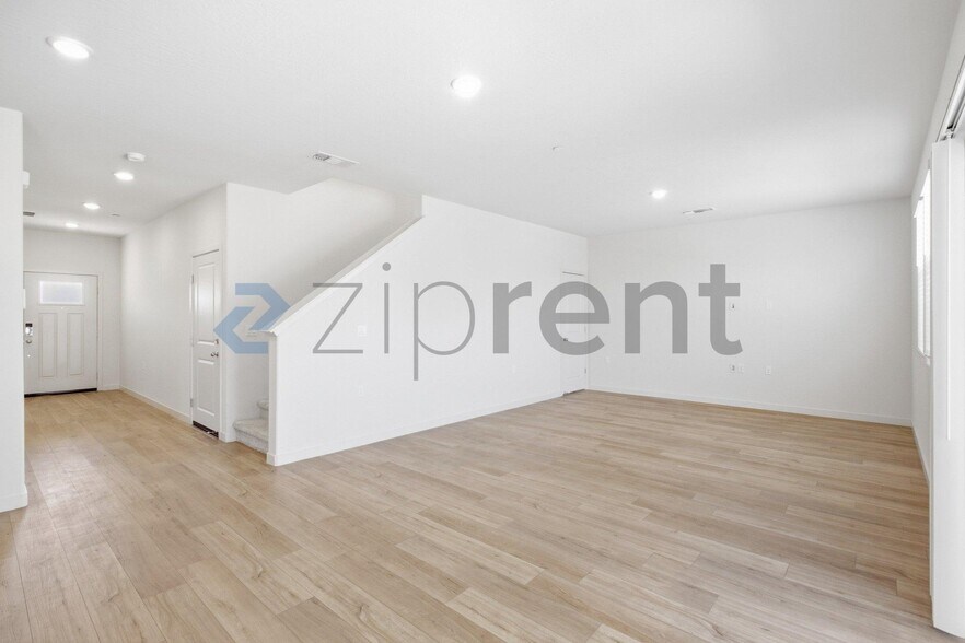 Building Photo - Unit