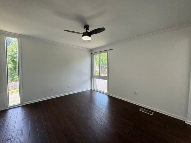 Building Photo - Relaxing 3 Bed 2.5 Bath Single Family Home...
