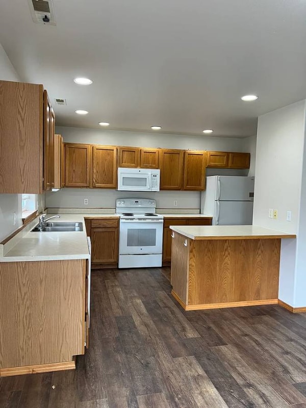 Building Photo - 1978 Greatview Dr