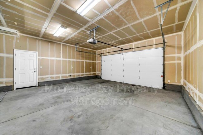 Building Photo - 3008 Lighthouse Ln